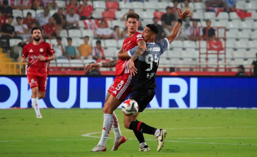 Trendyol Süper Lig: Antalyaspor: 1 - Fatih Karagümrük: 1 (ilk Yarı)