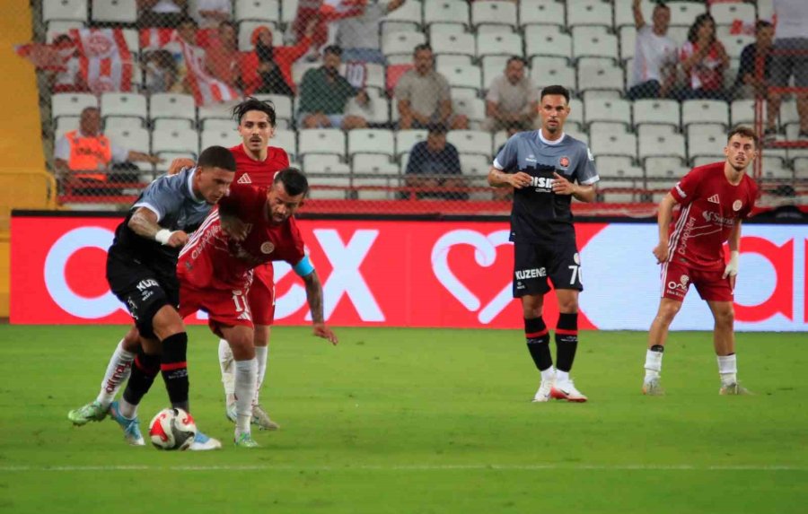 Trendyol Süper Lig: Antalyaspor: 1 - Fatih Karagümrük: 1 (ilk Yarı)