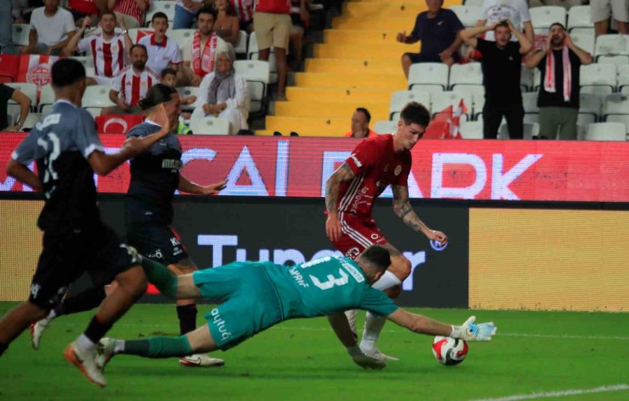Trendyol Süper Lig: Antalyaspor: 1 - Fatih Karagümrük: 1 (ilk Yarı)