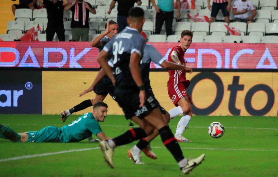 Trendyol Süper Lig: Antalyaspor: 1 - Fatih Karagümrük: 1 (ilk Yarı)