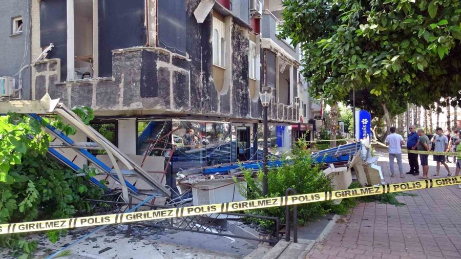 Özel Laboratuvarın Dış Cephe Kaplamaları Çöktü, Ortalık Savaş Alanına Döndü