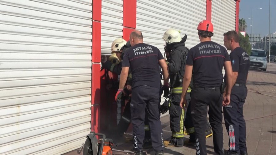 Tekstil Atölyesinde Çıkan Yangın Korkuttu