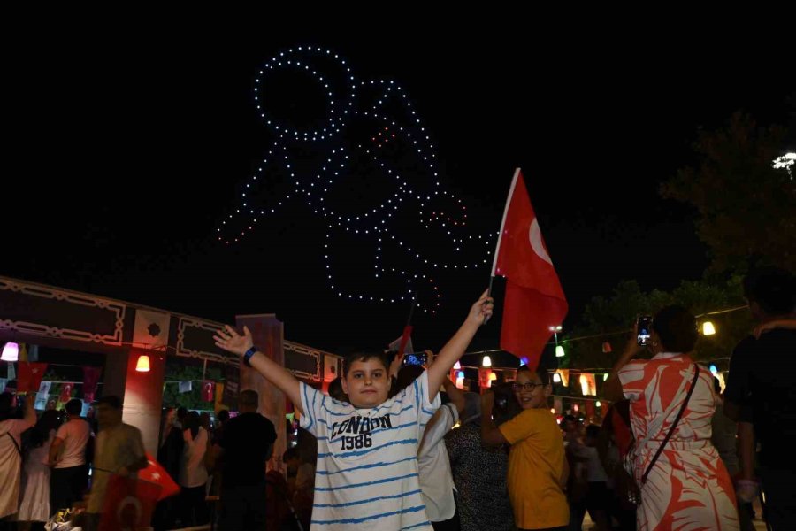 Konya Büyükşehir 30 Ağustos Zafer Bayramı’na Özel 250 Dron İle Işık Gösterisi Gerçekleştirdi
