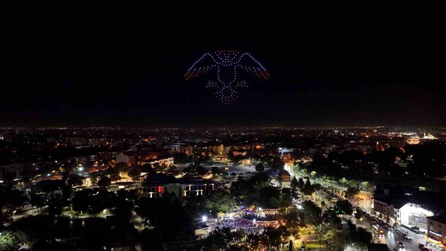 Konya Büyükşehir 30 Ağustos Zafer Bayramı’na Özel 250 Dron İle Işık Gösterisi Gerçekleştirdi