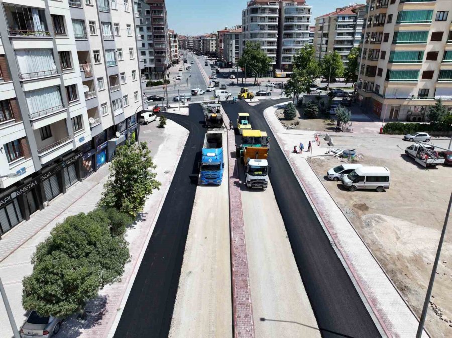 Karatay’da Asfalt Seferberliği Sürüyor