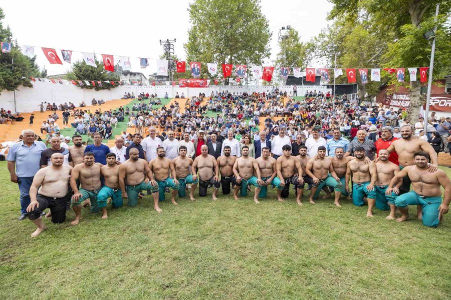 Mersin’de Zafer Bayramı Kapsamında ‘gözne Karakucak Güreşleri’ Düzenlendi