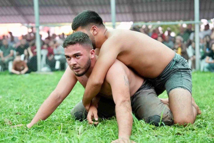 250’den Fazla Pehlivan Katıldı: Yörüklerin Güreşi Renkli Geçti