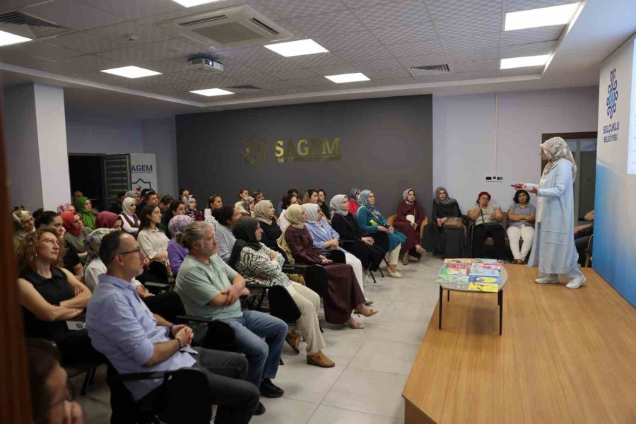 Sagem’den Ebeveynlere Okula Uyumda Ailenin Rolü Konulu Seminer