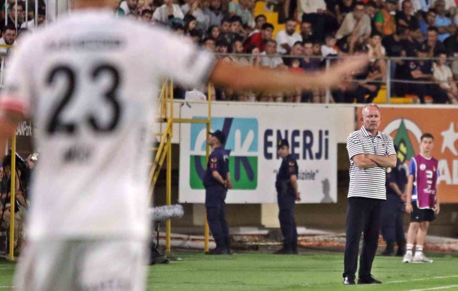 Trendyol Süper Lig: Corendon Alanyaspor: 1 - Beşiktaş 0 (ilk Yarı)