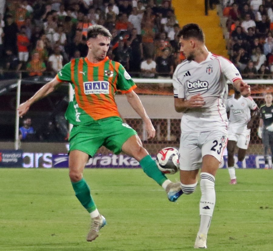 Trendyol Süper Lig: Corendon Alanyaspor: 1 - Beşiktaş 0 (ilk Yarı)