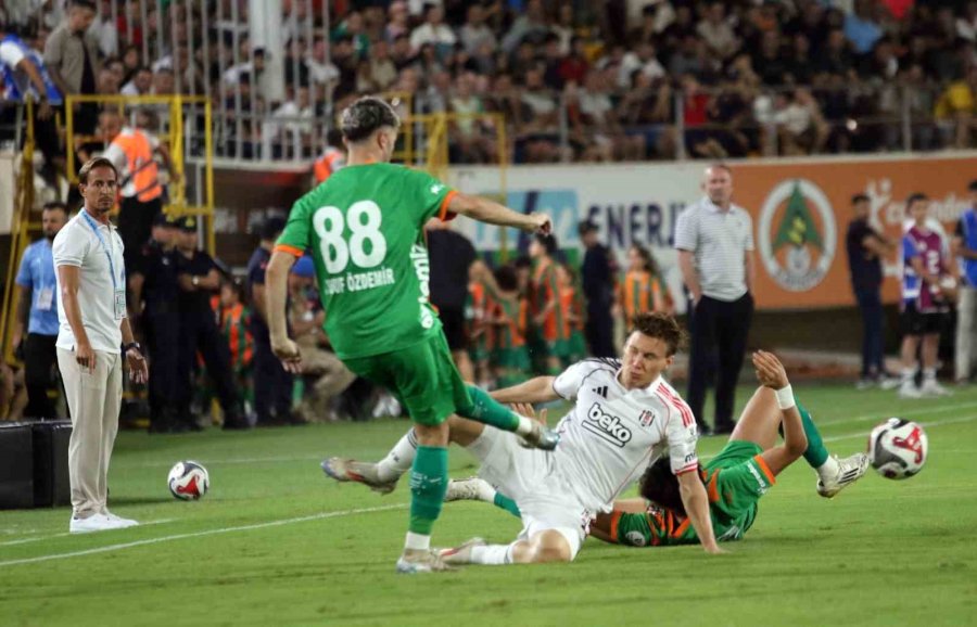 Trendyol Süper Lig: Corendon Alanyaspor: 0 - Beşiktaş 0 (maç Devam Ediyor)
