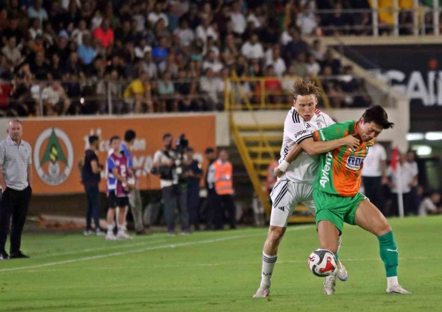 Trendyol Süper Lig: Corendon Alanyaspor: 0 - Beşiktaş 0 (maç Devam Ediyor)