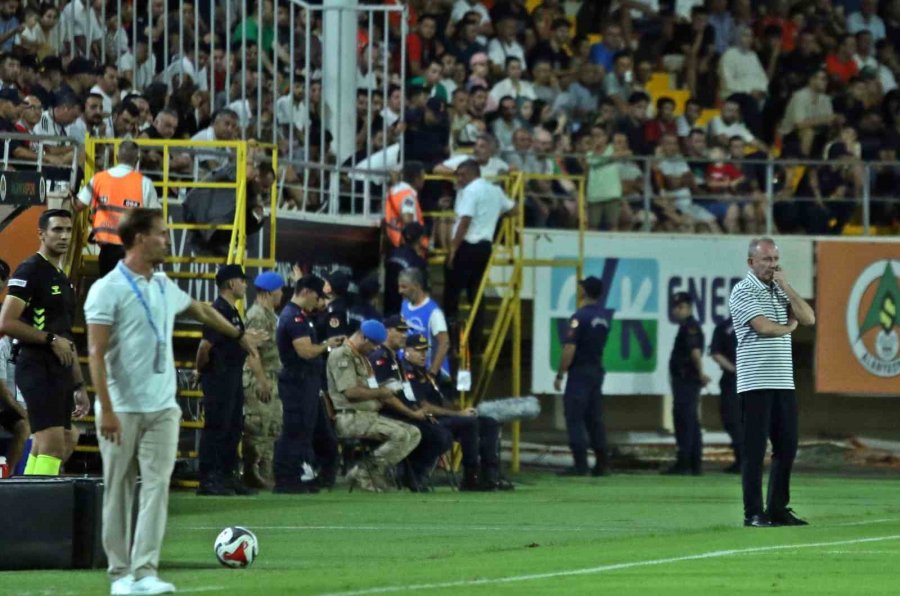 Trendyol Süper Lig: Corendon Alanyaspor: 0 - Beşiktaş 0 (maç Devam Ediyor)