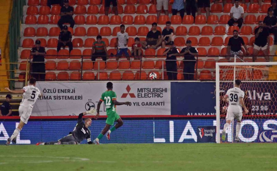 Trendyol Süper Lig: Corendon Alanyaspor: 2 - Beşiktaş 0 (maç Sonucu)