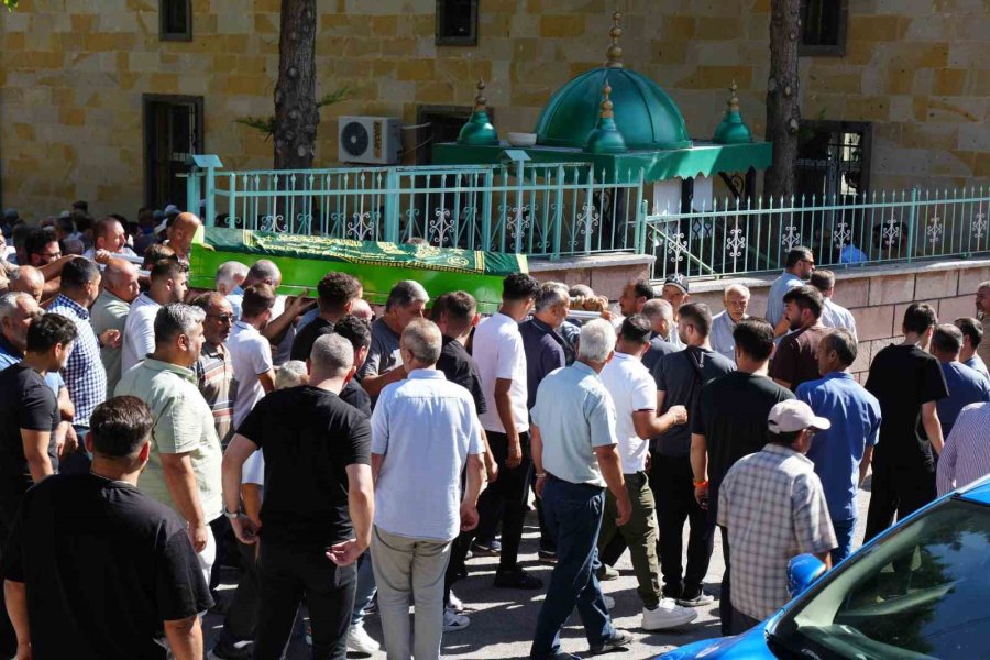 "kazasız Yarış" Dilemişti, Yarış Rotası Olan Köyünde Sonsuzluğa Uğurlandı