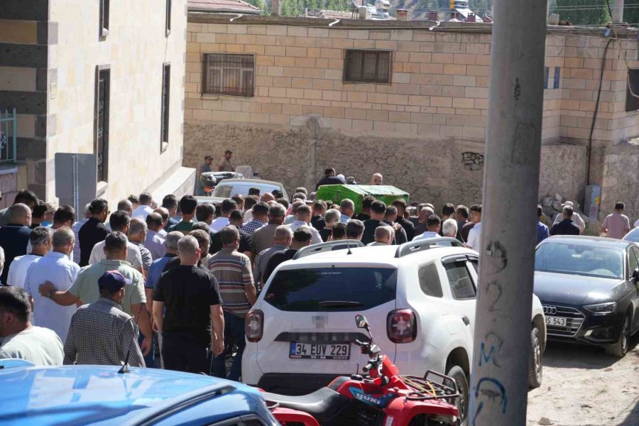 "kazasız Yarış" Dilemişti, Yarış Rotası Olan Köyünde Sonsuzluğa Uğurlandı