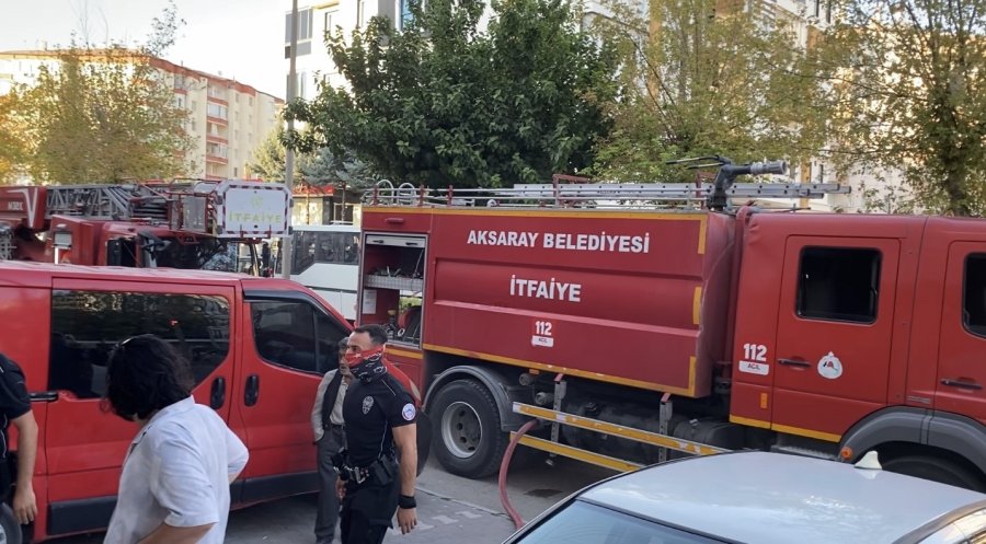 Fırında Unutulan Kek Apartmanı Dumana Boğdu