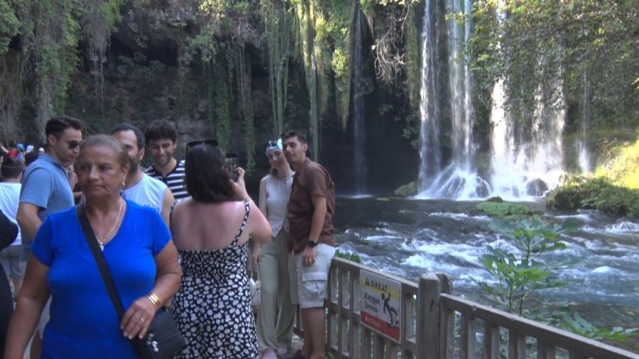 Düden Şelalesi 8 Ayda 605 Bin Ziyaretçiyi Ağırladı, Sıcaklardan Kaçanların Uğrak Noktası Oldu