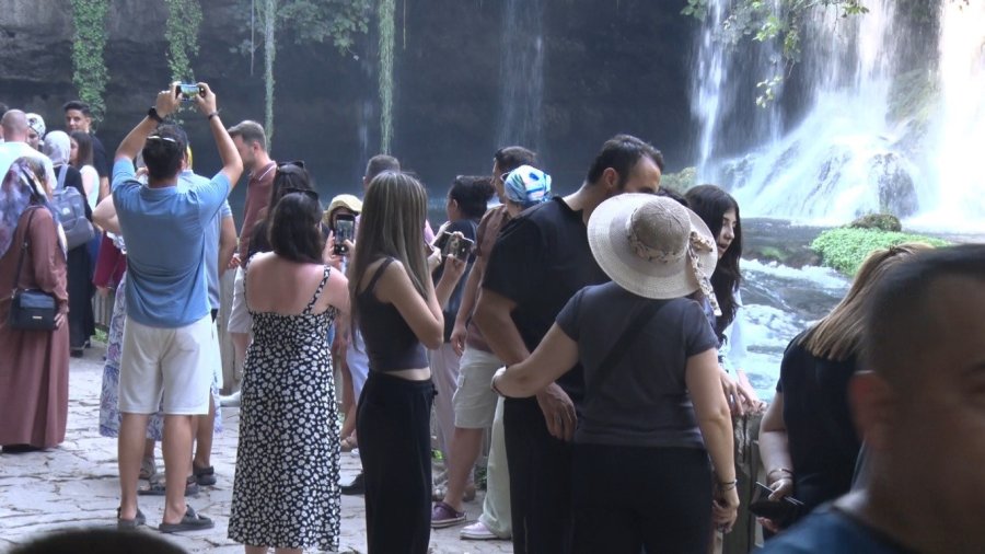 Düden Şelalesi 8 Ayda 605 Bin Ziyaretçiyi Ağırladı, Sıcaklardan Kaçanların Uğrak Noktası Oldu