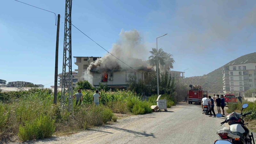 2 Katlı Müstakil Evde Yangın Paniği