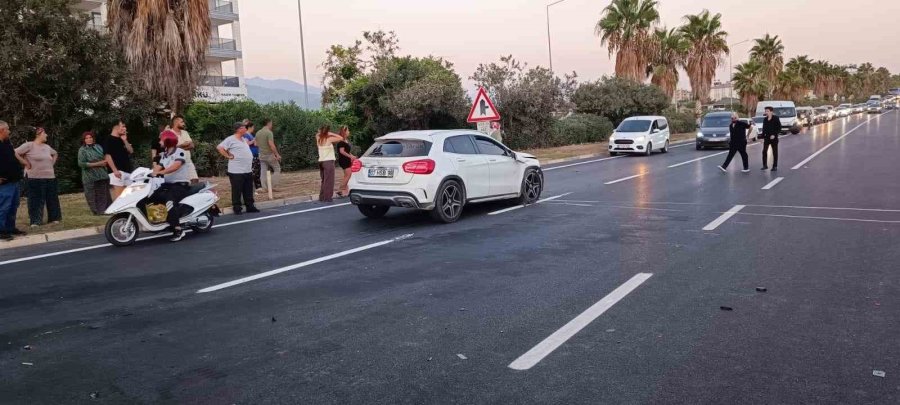 Otomobille Çarpışan Motosikletli Ağır Yaralandı