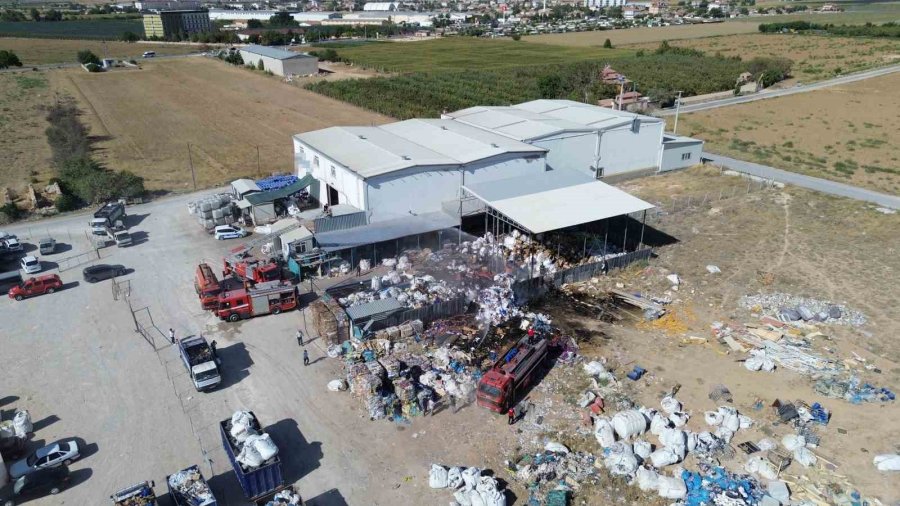 Karaman’da Geri Dönüşüm Tesisinde Yangın Çıktı