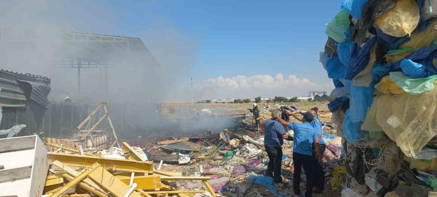 Karaman’da Geri Dönüşüm Tesisinde Yangın Çıktı