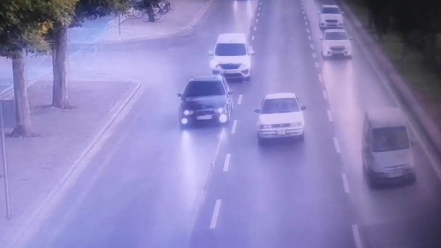 Trafiği Tehlikeye Atan Maganda Lastiğine Ateş Edilerek Durduruldu