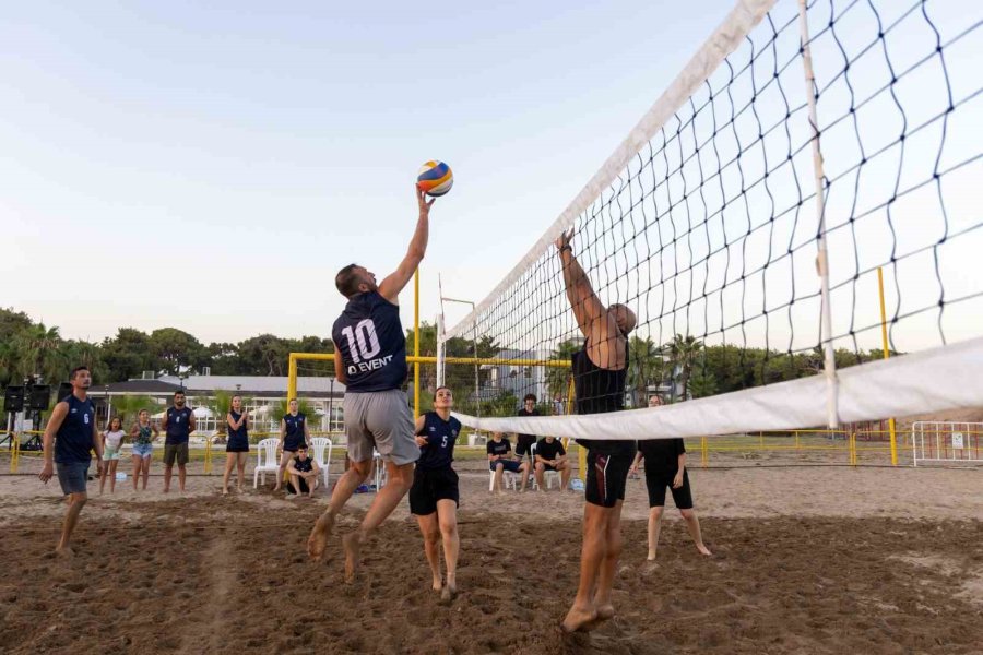 Manavgat Belediyesi Plaj Voleybolu Halk Turnuvası Başladı