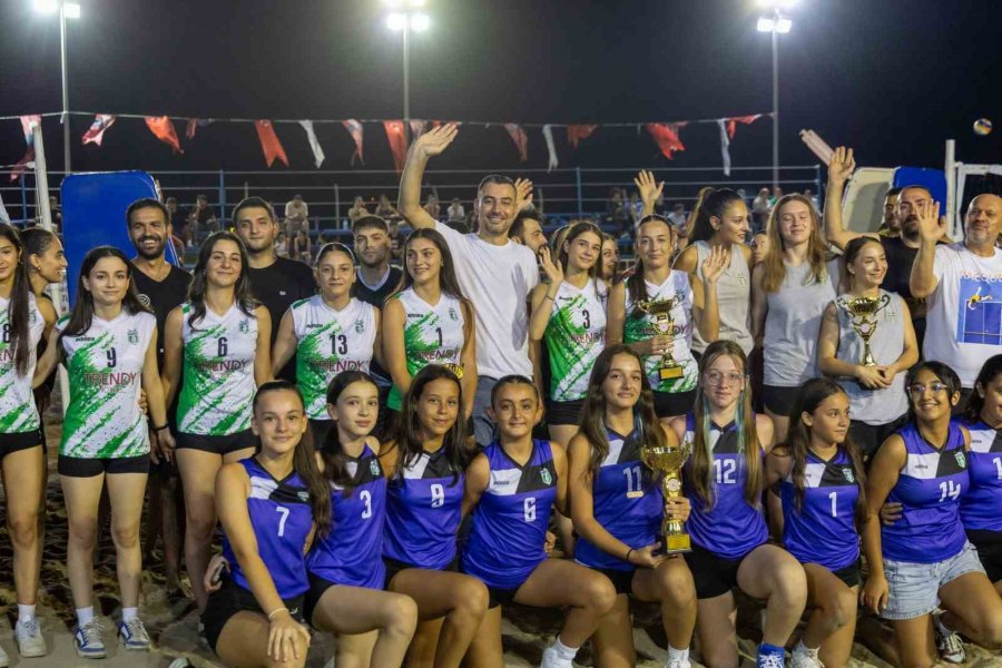 Manavgat Belediyesi Plaj Voleybolu Halk Turnuvası Başladı