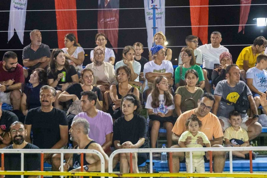 Manavgat Belediyesi Plaj Voleybolu Halk Turnuvası Başladı