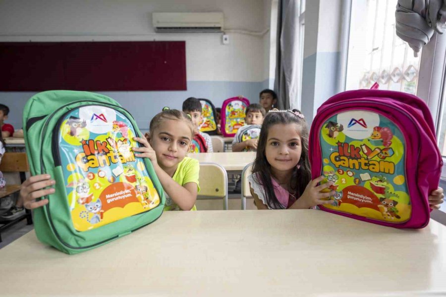 Mersin’de 1. Sınıf Öğrencilerine Çanta Ve Kırtasiye Seti