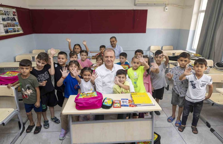 Mersin’de 1. Sınıf Öğrencilerine Çanta Ve Kırtasiye Seti