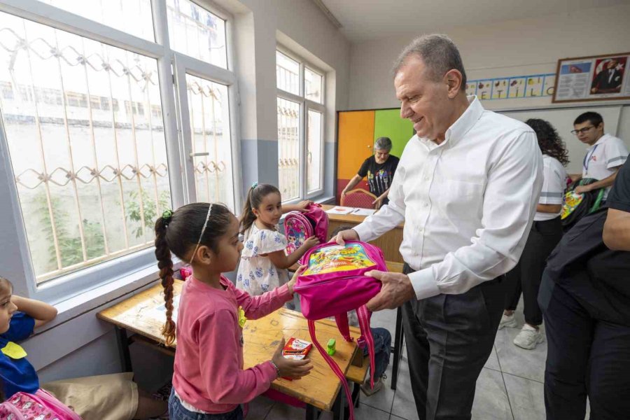 Mersin’de 1. Sınıf Öğrencilerine Çanta Ve Kırtasiye Seti