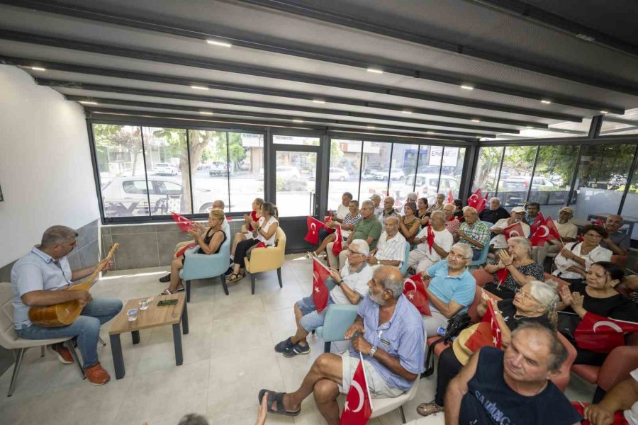 Erdemli Emekli Evi Türkülerle Şenlendi