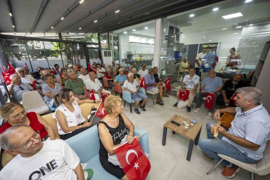 Erdemli Emekli Evi Türkülerle Şenlendi