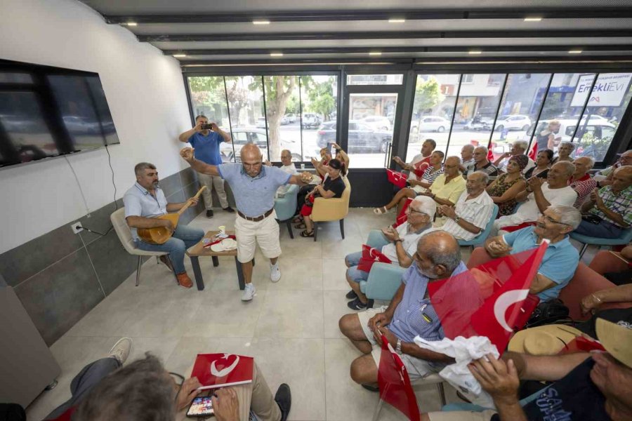 Erdemli Emekli Evi Türkülerle Şenlendi