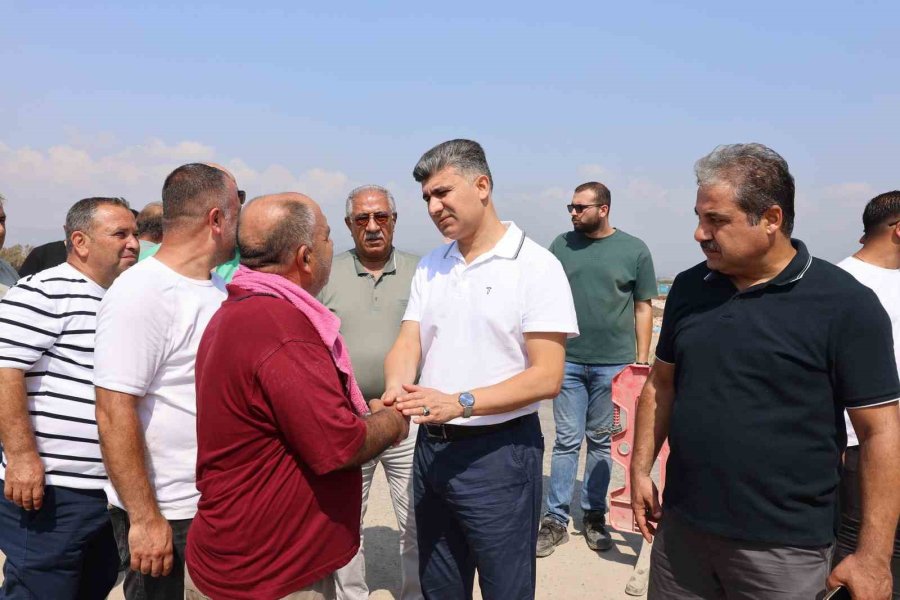 Akdeniz’de Sokaklar Sıcak Asfalt İle Yenileniyor