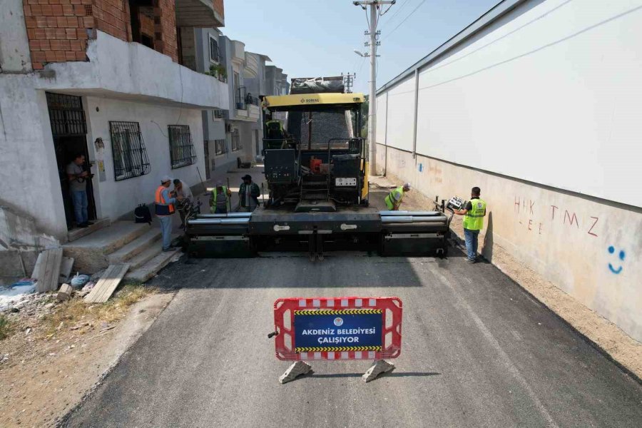 Akdeniz’de Sokaklar Sıcak Asfalt İle Yenileniyor