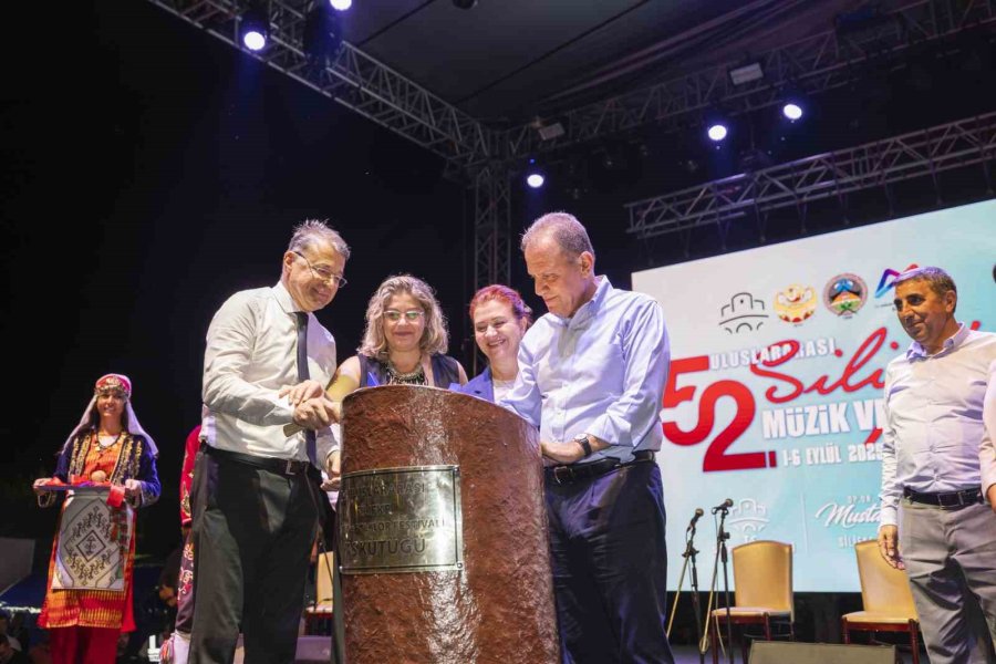 Başkan Seçer, Silifke Müzik Ve Folklor Festivali’ne Katıldı
