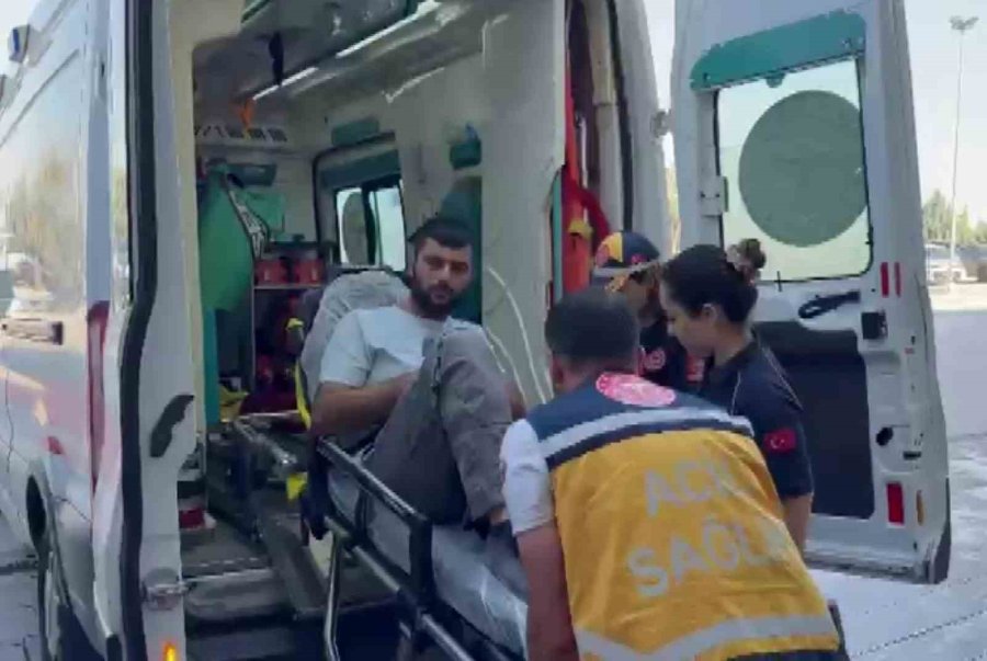 Parasını Alamayan İki Kardeş Kurşun Yağdırdı: 2 Yaralı