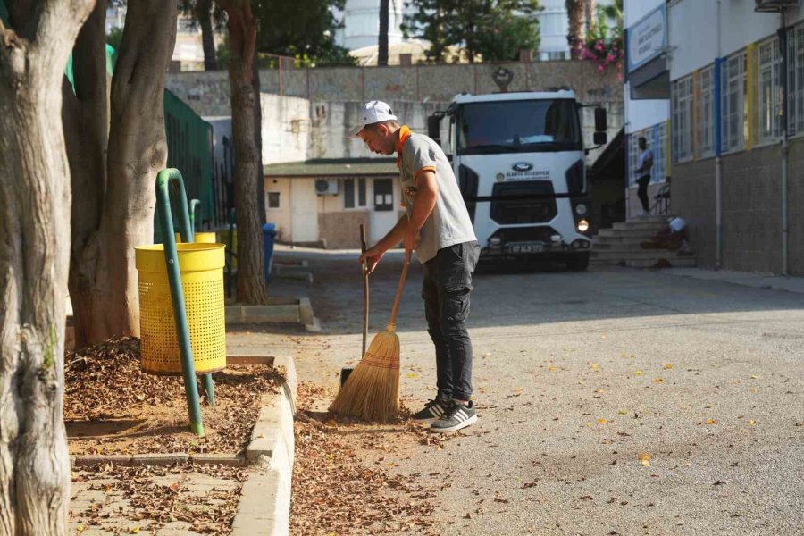 Alanya Belediyesi’nden Okullarda Kapsamlı Temizlik Seferberliği