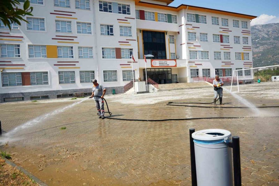 Alanya Belediyesi’nden Okullarda Kapsamlı Temizlik Seferberliği