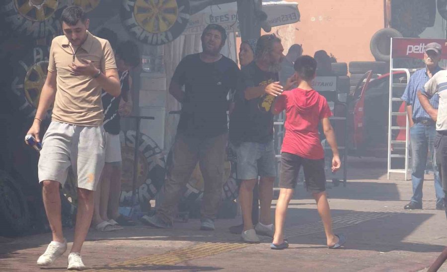 Kıbrıs Gazisi, Yeğeninin Yaktığı Evden Sadece Zarar Görmeyen Türk Bayrağını Alabildi