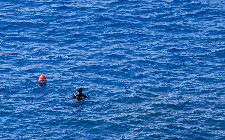 Falezlerden Düşen Kadın İçin Dalgıçlar Su Altında Arama Çalışması Yaptı