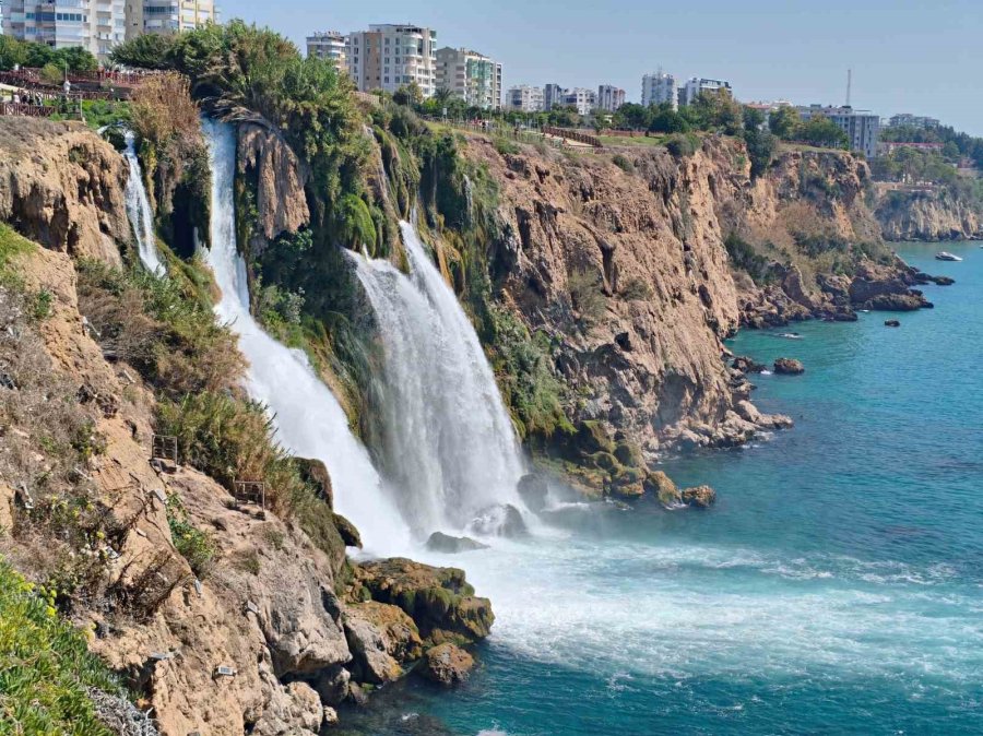 Falezlerden Düşen Kadın İçin Dalgıçlar Su Altında Arama Çalışması Yaptı