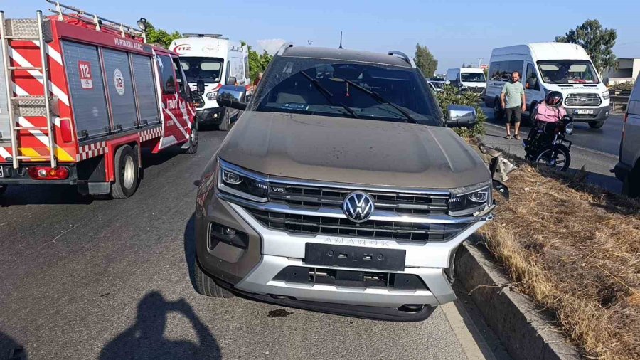 Hafif Ticari İle Çarpışıp Hurdaya Dönen Tofaş’taki 2 Kişi Yaralandı