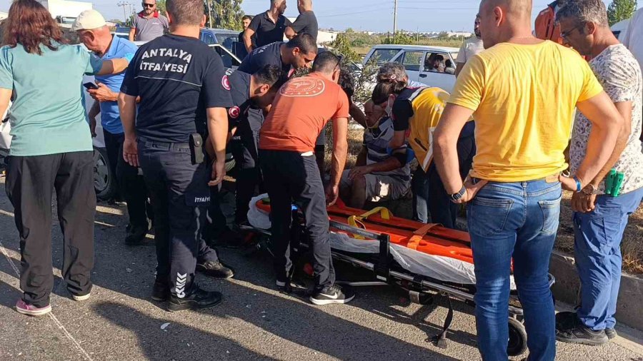 Hafif Ticari İle Çarpışıp Hurdaya Dönen Tofaş’taki 2 Kişi Yaralandı