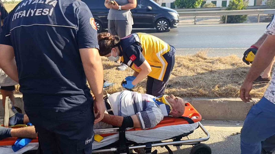 Hafif Ticari İle Çarpışıp Hurdaya Dönen Tofaş’taki 2 Kişi Yaralandı