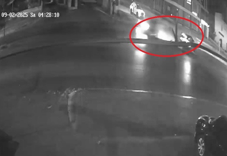 Kavşağa Çıkan Otomobili Adeta Biçti, Sürücü Araçtan Fırladı: 3 Yaralı